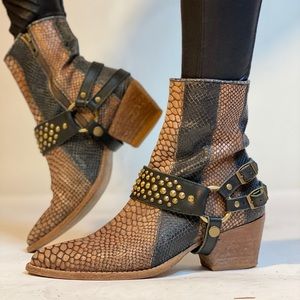 Vedora Studded leather boot straps boot harness